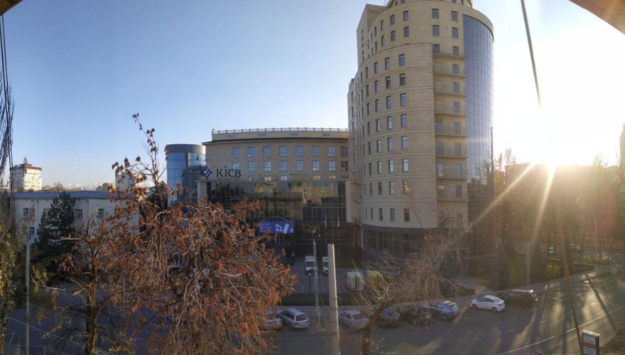 Aura On Erkindik Boulevard Bișkek Exterior foto