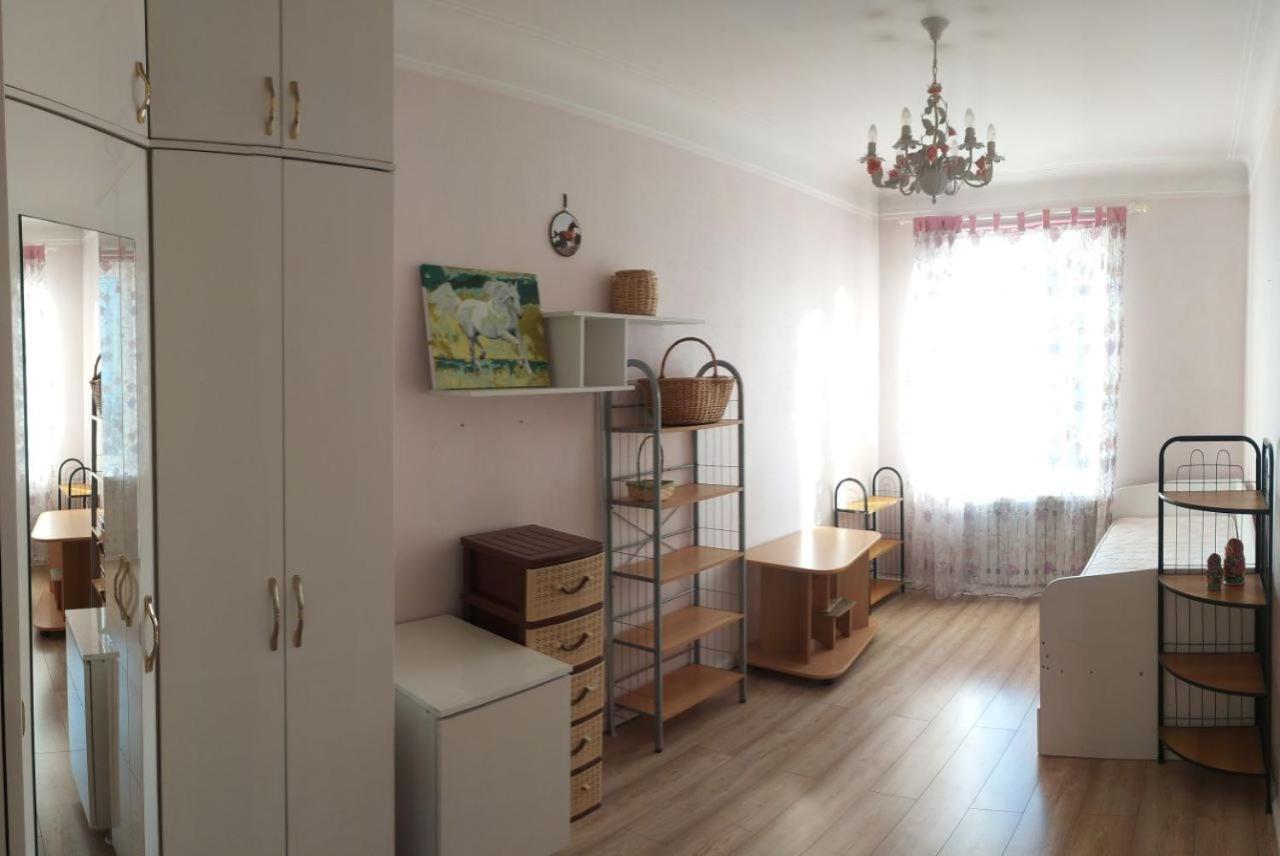 Aura On Erkindik Boulevard Bișkek Exterior foto
