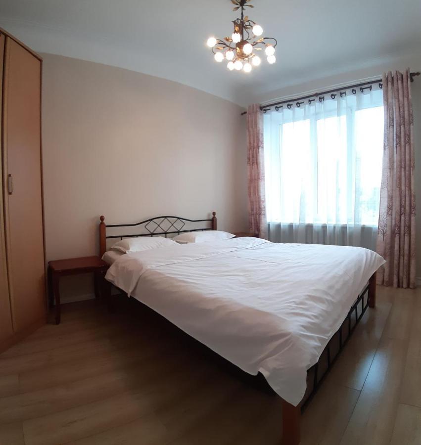 Aura On Erkindik Boulevard Bișkek Exterior foto