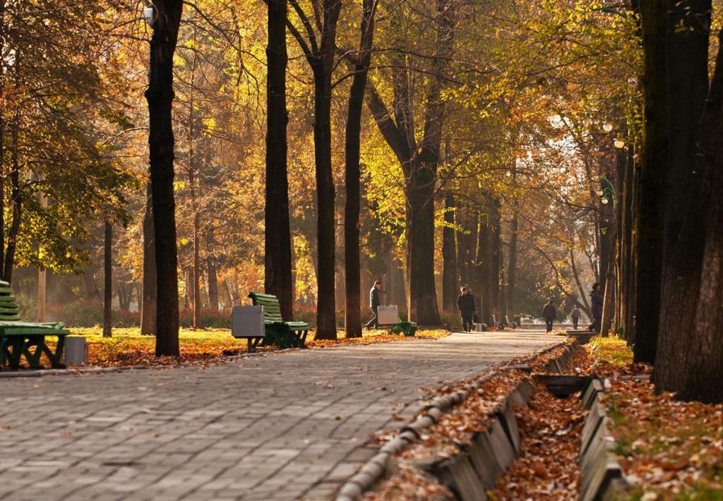 Aura On Erkindik Boulevard Bișkek Exterior foto